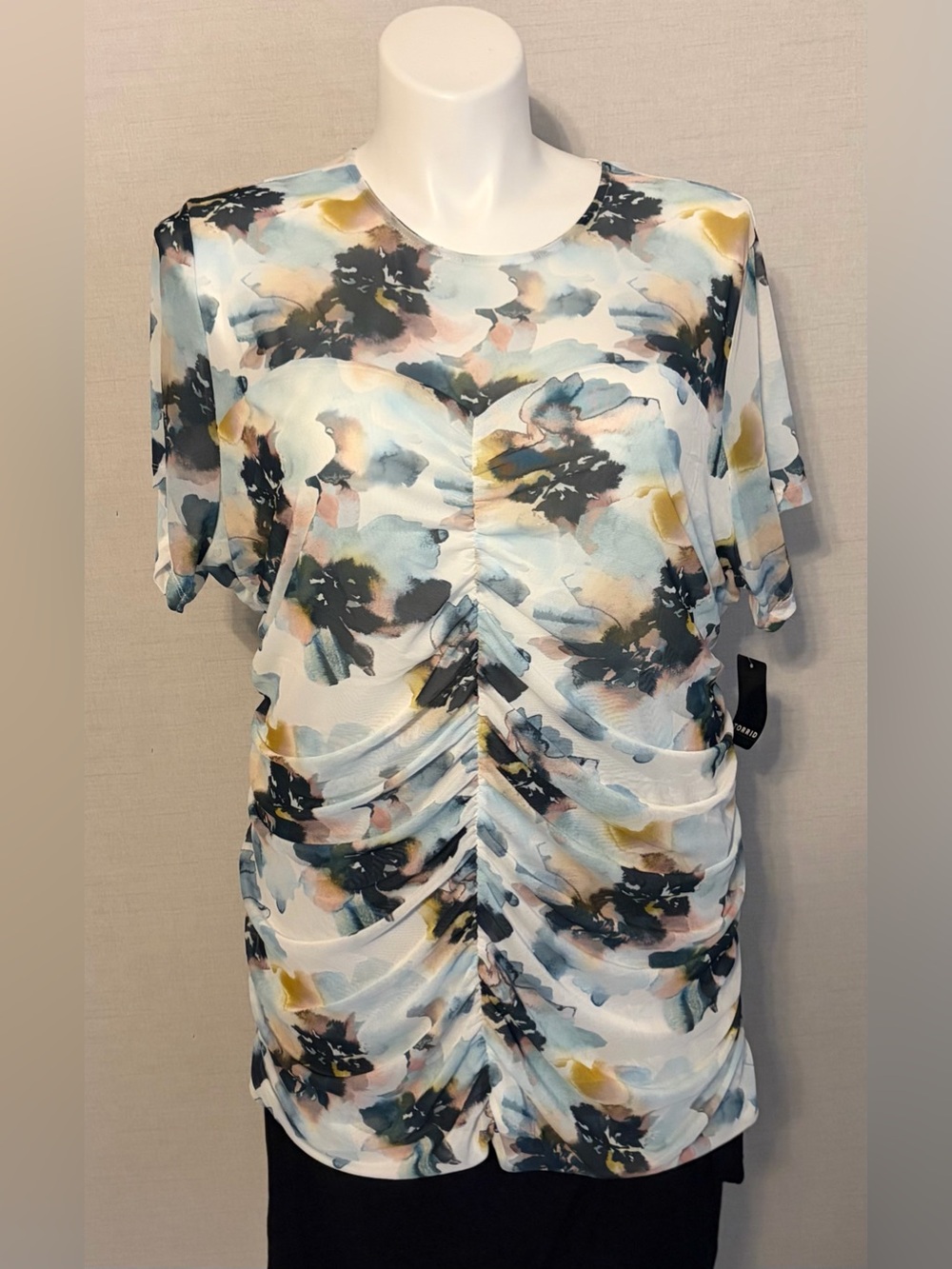 NWT Size 4(X) Torrid Ruched Watercolor Floral Short-Sleeve Top